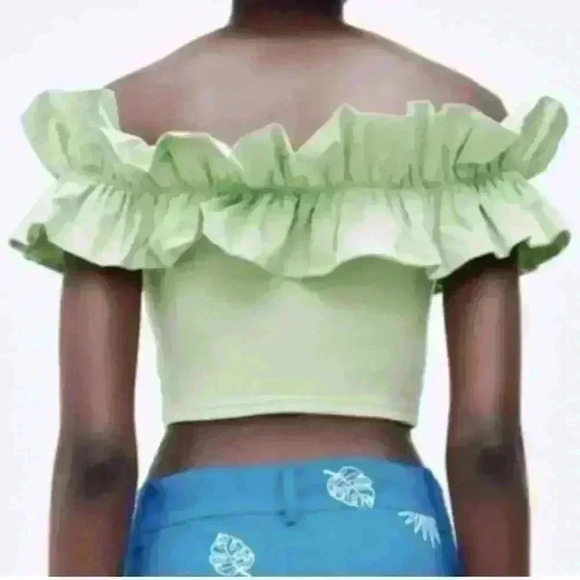 🌴2/$25🌴ZARA | Women's Pastel Green Ribbed/Ruffled Crop Top - Picture 2 of 7